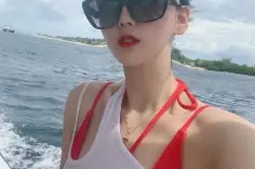 内娱1天4大瓜！顶流恋情、深夜泡酒吧、全身整容一个比一个离谱